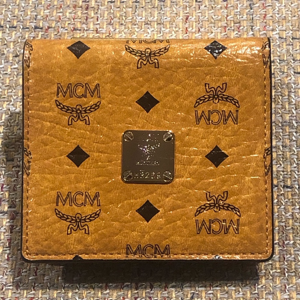 MCM VICETOS Cognac Leather Monogram Gold Plaque Bifold Wallet NWOT
